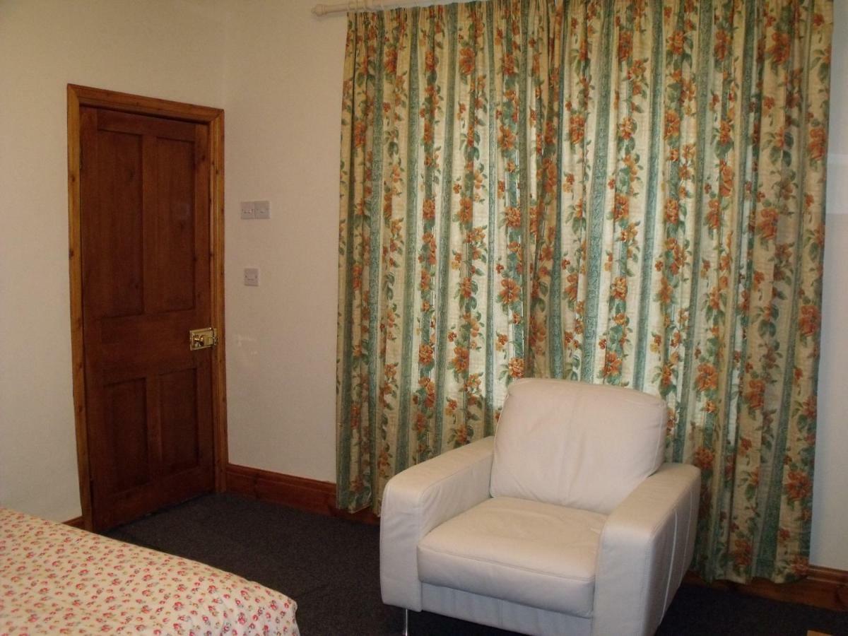 Cosy Ground Floor Disabled Friendly Room In Farm House Llandderfel Exterior photo