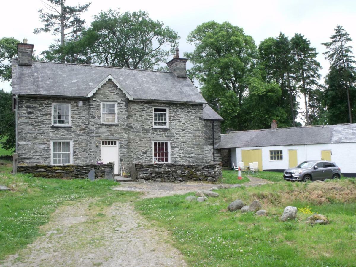 Cosy Ground Floor Disabled Friendly Room In Farm House Llandderfel Exterior photo
